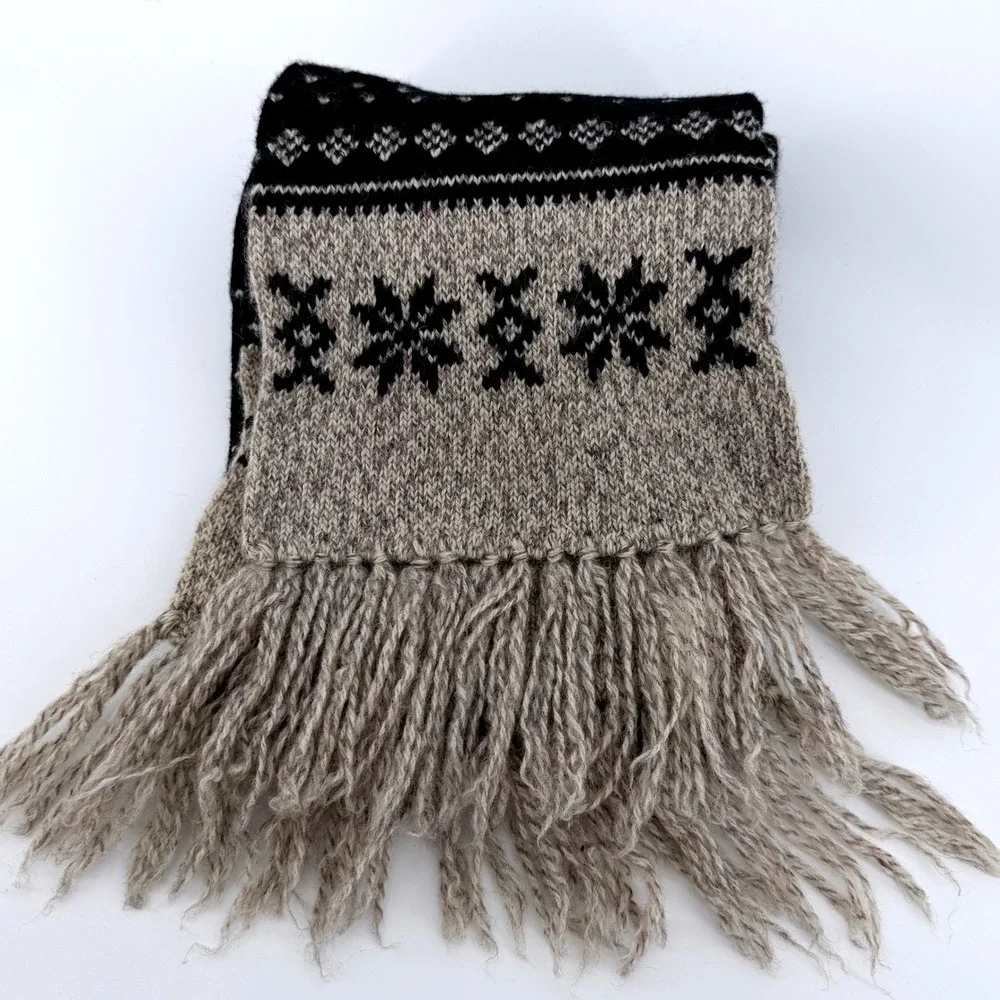 Wool Scarf Unisex OS Black Fair Isle Snowflake Wool Blend Fringe Winter
